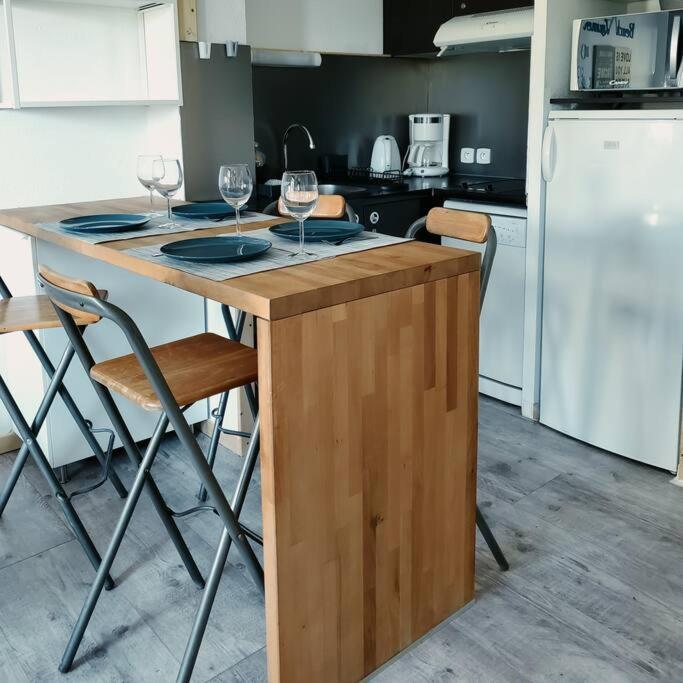 Appartement Dans Residence Avec Piscine La Londe-les-Maures Kültér fotó