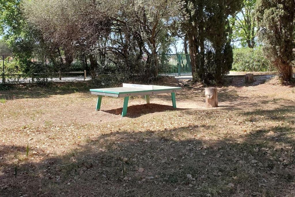 Appartement Dans Residence Avec Piscine La Londe-les-Maures Kültér fotó
